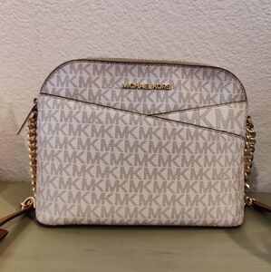 Michael Kors Signature Vanilla Jet Set Dome Crossbody Bag